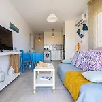 Seawaves 1- Bedroom Apartment Near Meneou Beach