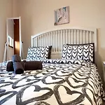 Albert\'S Apartment Centre 601