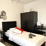 Albert\'S Apartment Center 101