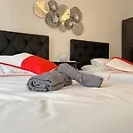 Albert\'S Apartment Center 101