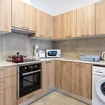 Olive 2-Bedroom Apartment In Larnaca