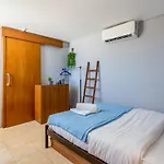 Studio Piccolo In Larnaca
