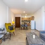 Olive 2-Bedroom Apartment In Larnaca