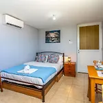 Studio Piccolo In Larnaca