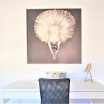 Comfy 2Br Apartment In The City Center, Free Parking And 3Min Walk To The Beach!