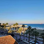 Prime Beachfront Apartment On Larnaca Finikoudes