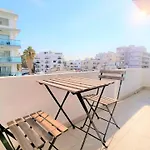 Coastal Getaway: 2 Apartments For Up To 14 Guests! Light-Flooded And Spacious