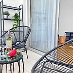 1Br Seafront Apt With Community Pool