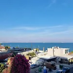 Stylish Beach Apt W/ Sea View + Pool + 200Mbit