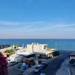 Stylish Beach Apt W/ Sea View + Pool + 200Mbit