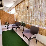 Center 2Br Apt W/ Parking And 250M Walk From Beach