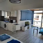 Large Studio Apartment 300M From The Beach