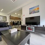 Albert\'S Apartment Center 202B