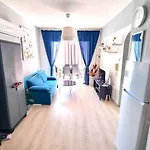 2Br Apt Coastal Comfort With Internet Access