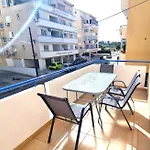 2Br Apt Coastal Comfort With Internet Access
