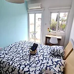 City Center: Your Urban Retreat- 100M To The Beach