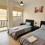 Sky Line City Apartment, 150M From Chabad Lubavitch