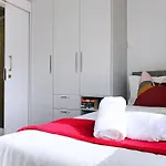 Luxury Stay At Mackenzie Beach With Private Parking And Balcony