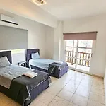 Unique City Center Rooms, 150M From Chabad Lubavitch