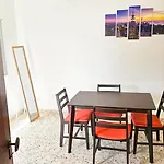 Unique City Center Rooms, 150M From Chabad Lubavitch