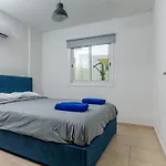 Olympia Flat 104