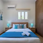 Verdant 1-Bedroom Apartment In Larnaca