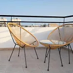 City Center Top Floor Big Balcony 2Br Close To The Beach
