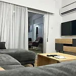 Modern Apartment Near Mckenzie Beach