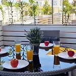 Atlantis Apartments 50M From Makenzy Seafront