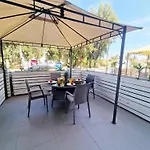 Atlantis Apartments 50M From Makenzy Seafront