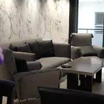 Mackenzie Boutique Apartment With Pool
