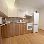 Albert\'S Apartment Mackenzie 001