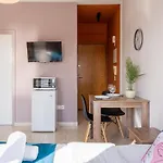 Ani\'S Stylish Studio W Terrace In Larnaca