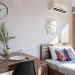 Ani\'S Stylish Studio W Terrace In Larnaca