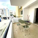 2Br Apt - 5Mins Walk To The Beach With Internet Access