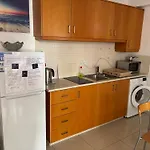 Vip Resort Apartment On Makenzie Beach