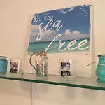 Vip Resort Apartment On Makenzie Beach