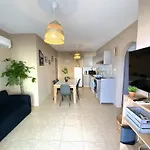 2 Combined Apts, Fast Wi-Fi, 5 Min Walk To Beach