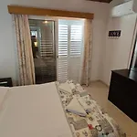 Relaxing Seaside Manors