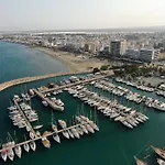 Citycenter Rooms Next To The Beach