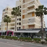 Haig\'S Dream Flat On The Beach