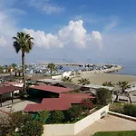 Haig\'S Dream Flat On The Beach