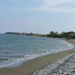 Poseidon Gardens - Beachfront Spacious Apartment