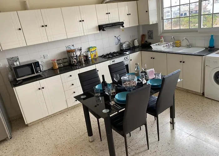 Larnaca Comfort Rooms
