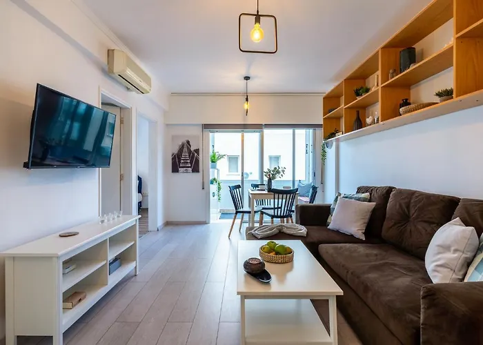 Rustic 1-BR Apt in Mackenzie-Larnaca