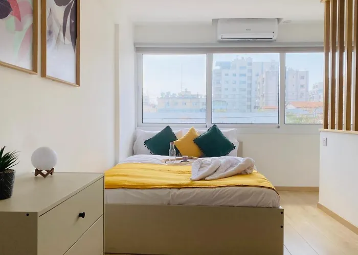 Pink Flamingo 1-Br Apartment In Larnaca