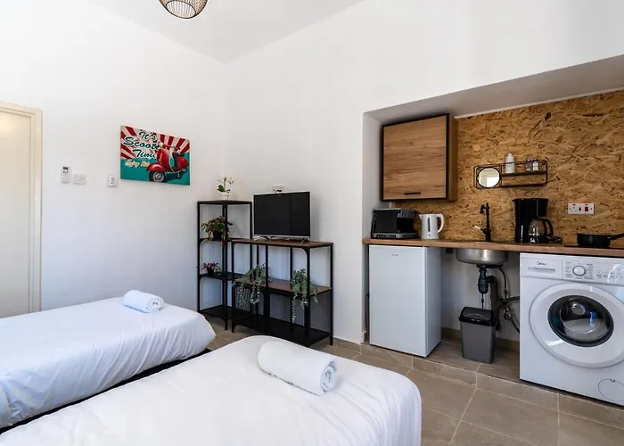 Mufasa Studio In Larnaca W/Terrace