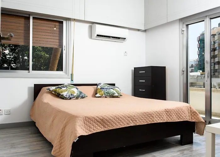 Perseus Flat 103