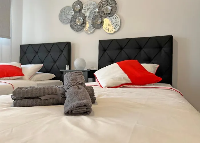Albert\'S Apartment Center 101
