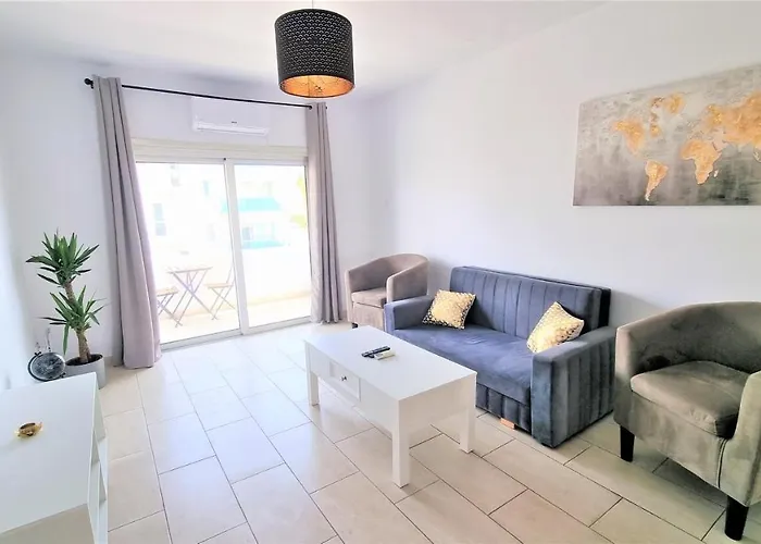 Coastal Getaway: 2 Apartments For Up To 14 Guests! Light-Flooded And Spacious
